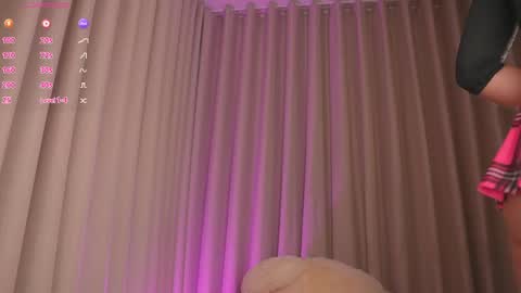 Snapshot of therealpeach_ chatting on 06-09-26, 11:16 online show from 06-09-26, 11:16