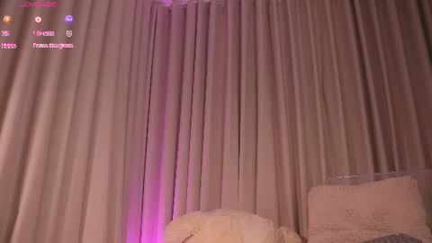 Snapshot of therealpeach_ chatting on 06-25-26, 06:18 online show from 06-25-26, 06:18