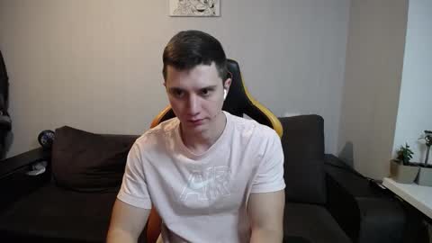 Snapshot of theroadtomars chatting on 12-13-25, 07:53 Nick online show from 12-13-25, 07:53