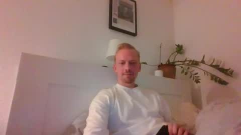 Chloe online show from 10-20-25, 05:46