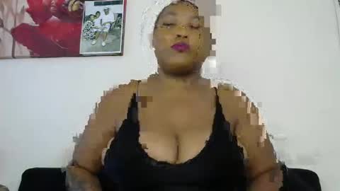 Snapshot of theshybaddie chatting on 01-15-25, 07:37 theshybaddie online show from 01-15-25, 07:37