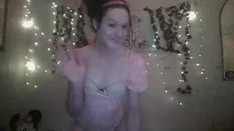 Snapshot of thesillymillie chatting on 12-20-24, 10:11 sillymillie0 online show from 12-20-24, 10:11