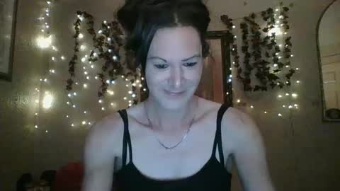 Snapshot of thesillymillie chatting on 10-14-25, 12:11 sillymillie0 online show from 10-14-25, 12:11