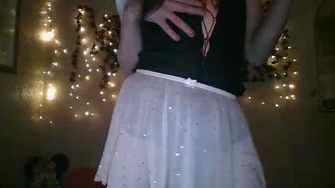 Snapshot of thesillymillie chatting on 10-14-25, 10:10 sillymillie0 online show from 10-14-25, 10:10