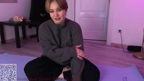 Snapshot of thestaronsky chatting on 05-09-26, 02:22 Lucia online show from 05-09-26, 02:22