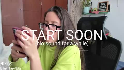 Snapshot of thetropicalseduction chatting on 10-21-25, 02:51 Nicole online show from 10-21-25, 02:51