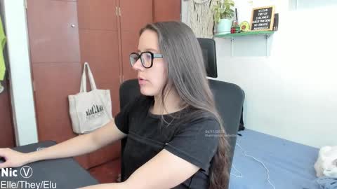 Nicole online show from 11-06-25, 02:07