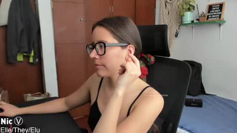 Snapshot of thetropicalseduction chatting on 01-14-26, 03:17 Nicole online show from 01-14-26, 03:17