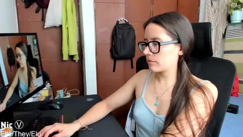 Snapshot of thetropicalseduction chatting on 02-25-26, 06:39 Nicole online show from 02-25-26, 06:39