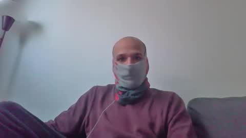 Snapshot of thetubedscarfguy chatting on 11-26-25, 09:10 Scarf guy online show from 11-26-25, 09:10