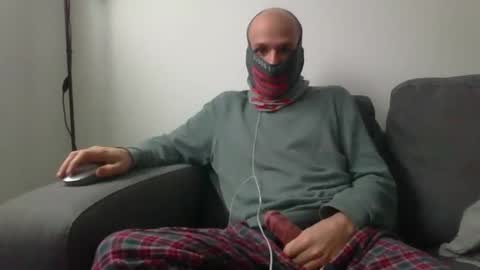 Snapshot of thetubedscarfguy chatting on 02-04-26, 09:04 Scarf guy online show from 02-04-26, 09:04