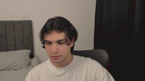 Snapshot of thiaan__ chatting on 12-17-24, 11:16 thiaan__ online show from 12-17-24, 11:16