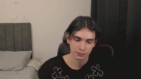 Snapshot of thiaan__ chatting on 12-25-24, 11:10 thiaan__ online show from 12-25-24, 11:10