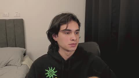 Snapshot of thiaan__ chatting on 01-10-25, 04:01 thiaan__ online show from 01-10-25, 04:01