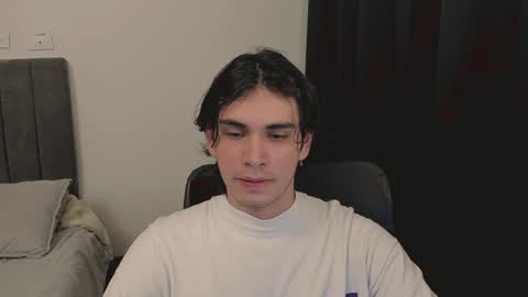 Snapshot of thiaan__ chatting on 01-12-25, 01:42 thiaan__ online show from 01-12-25, 01:42