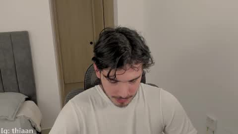 Snapshot of thiaan__ chatting on 09-10-25, 03:06 thiaan__ online show from 09-10-25, 03:06