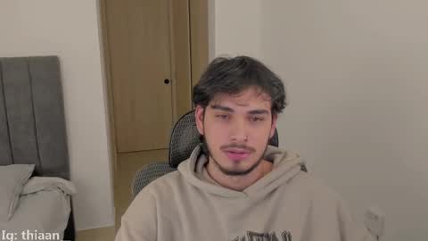 Snapshot of thiaan__ chatting on 09-18-25, 12:34 thiaan__ online show from 09-18-25, 12:34