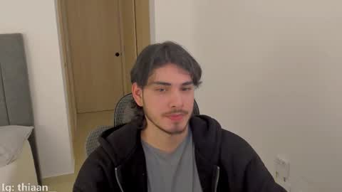 Snapshot of thiaan__ chatting on 10-19-25, 01:06 thiaan__ online show from 10-19-25, 01:06