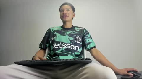 Snapshot of thiago_bigcock_1 chatting on 05-29-26, 02:31 Thiago online show from 05-29-26, 02:31