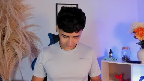 Snapshot of thiago_connor21 chatting on 05-25-26, 11:00 Thiago online show from 05-25-26, 11:00