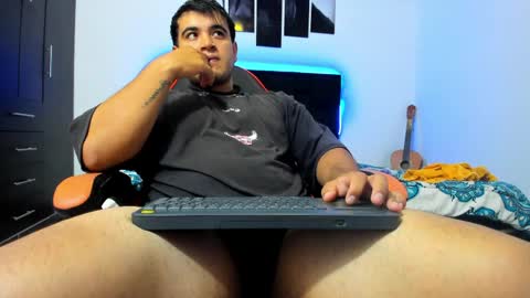 Snapshot of thiago_cp01 chatting on 04-15-26, 02:07 Thiago online show from 04-15-26, 02:07