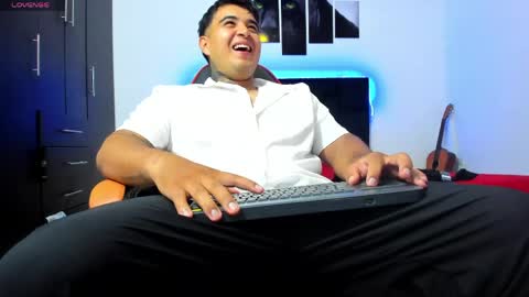 Snapshot of thiago_cp01 chatting on 05-07-26, 02:28 Thiago online show from 05-07-26, 02:28