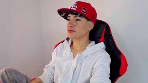 Thiago online show from 11-20-25, 01:22