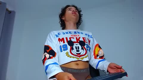 Snapshot of thiago_fosterr1 chatting on 01-06-25, 10:05 Thiago online show from 01-06-25, 10:05