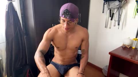Snapshot of thiago_happy chatting on 05-12-26, 07:00 thiago_happy online show from 05-12-26, 07:00