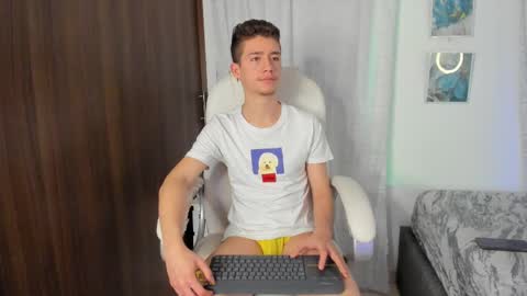 Manuel online show from 10-04-25, 02:53