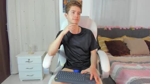 Manuel online show from 11-22-25, 03:16