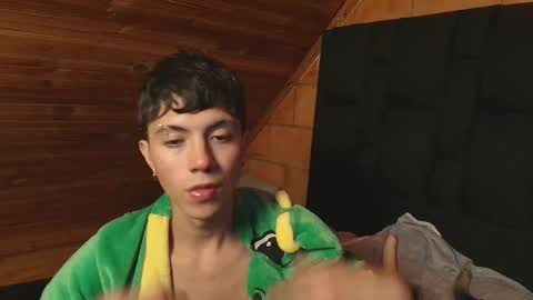 Snapshot of thiago_n_sam chatting on 10-21-25, 07:20 thiago_n_sam online show from 10-21-25, 07:20