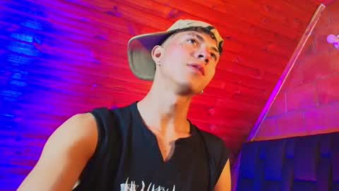 Snapshot of thiago_n_sam chatting on 11-21-25, 09:35 thiago_n_sam online show from 11-21-25, 09:35