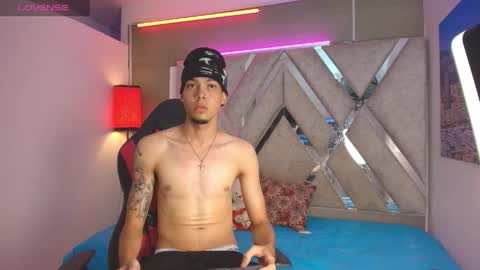 Snapshot of thiago_preston chatting on 04-18-26, 07:40 Thiago online show from 04-18-26, 07:40