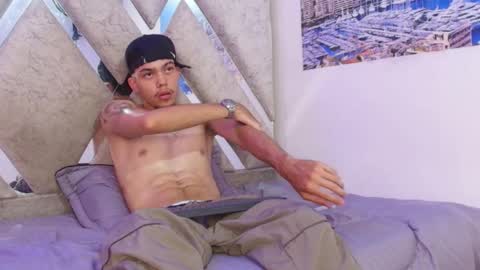 Snapshot of thiago_preston chatting on 05-12-26, 07:55 Thiago online show from 05-12-26, 07:55