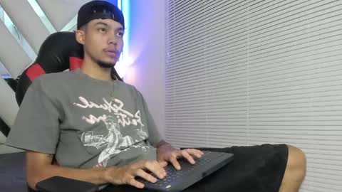 Snapshot of thiago_preston chatting on 05-17-26, 07:32 Thiago online show from 05-17-26, 07:32