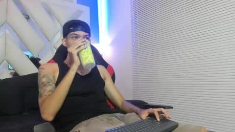 Snapshot of thiago_preston chatting on 05-19-26, 07:31 Thiago online show from 05-19-26, 07:31