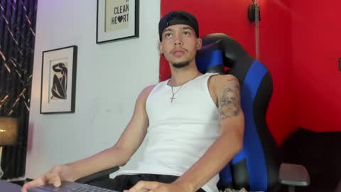 Snapshot of thiago_preston chatting on 05-26-26, 08:38 Thiago online show from 05-26-26, 08:38