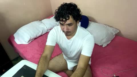 Snapshot of thiagodeseo chatting on 10-18-25, 02:25 thiagodeseo online show from 10-18-25, 02:25