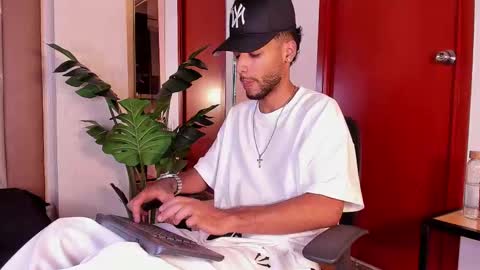 Snapshot of thiagoferreti_ chatting on 03-18-26, 03:09 ThiagoFerreti online show from 03-18-26, 03:09