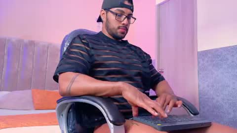 Thiago online show from 07-25-26, 07:33