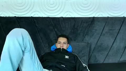 Thiago   online show from 12-17-24, 12:11