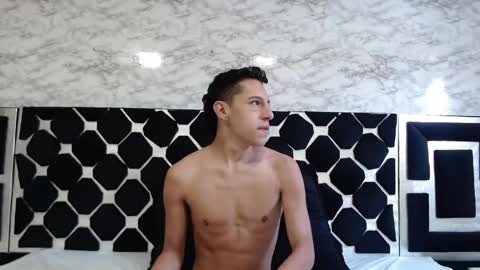 Snapshot of thiagos19 chatting on 05-04-26, 01:07 Thiago online show from 05-04-26, 01:07