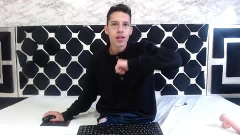 Snapshot of thiagos19 chatting on 05-08-26, 01:55 Thiago online show from 05-08-26, 01:55