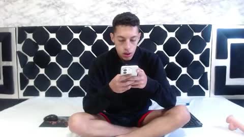 Snapshot of thiagos19 chatting on 05-14-26, 12:17 Thiago online show from 05-14-26, 12:17