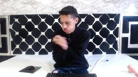 Snapshot of thiagos19 chatting on 05-24-26, 02:27 Thiago online show from 05-24-26, 02:27