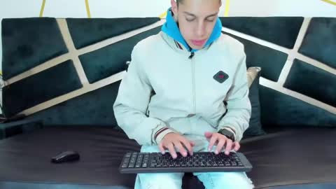 Snapshot of thiagos19 chatting on 05-27-26, 12:40 Thiago online show from 05-27-26, 12:40