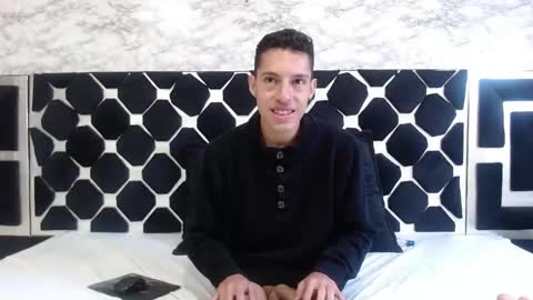 Snapshot of thiagos19 chatting on 05-27-26, 02:03 Thiago online show from 05-27-26, 02:03
