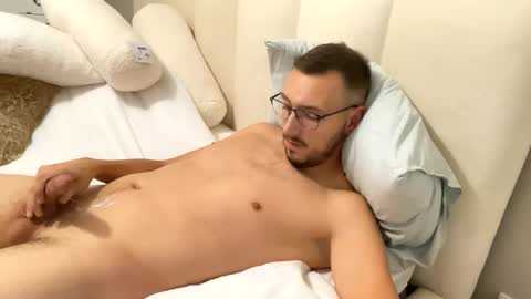 Snapshot of thib9223 chatting on 11-15-25, 05:42 thib9223 online show from 11-15-25, 05:42