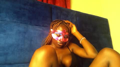 Snapshot of thickbaby9 chatting on 11-08-25, 10:08 lovlyn online show from 11-08-25, 10:08
